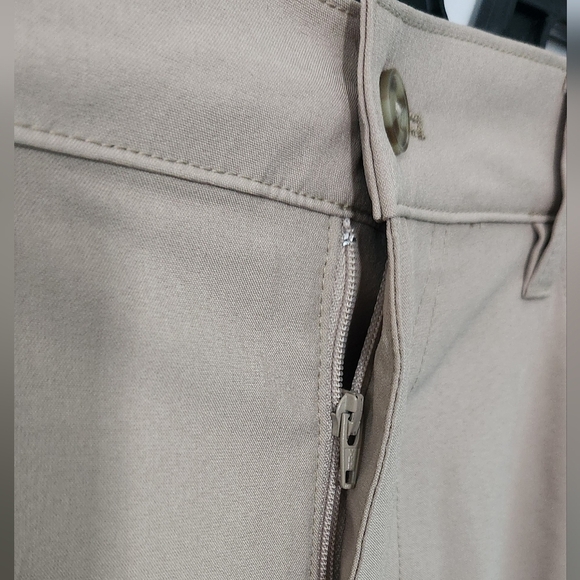 🩳 Ben Hogan Performance Men’s Pants – Size 42x30 – Tan – NWT – UPF 50+ - Picture 5 of 14
